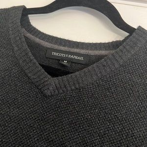 Men’s Tricots St Raphael Dark Gray Pullover V-neck Sweater Size Medium